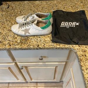 Like new men’s golden goose superstar sneakers.